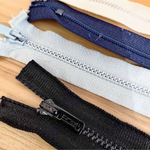 Vtg Lot Of 20 Multi Colored Metal Plastic Zippers Different Lengths Talon YKK - Picture 4 of 6